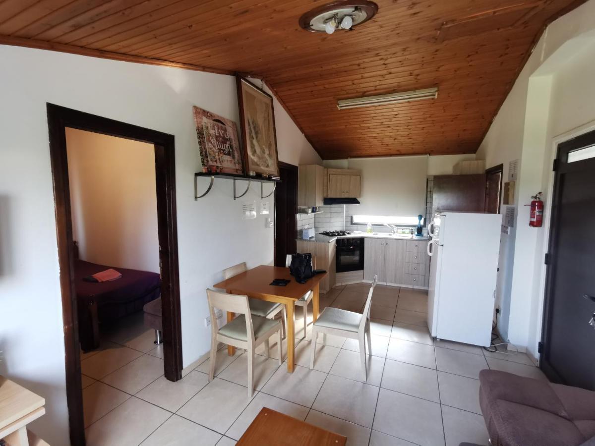 Strovolos Rooms Studios Нікосія Екстер'єр фото