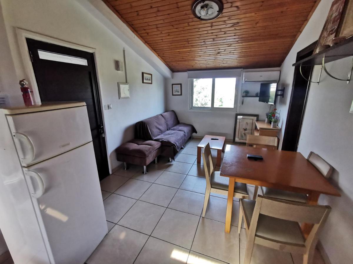 Strovolos Rooms Studios Нікосія Екстер'єр фото